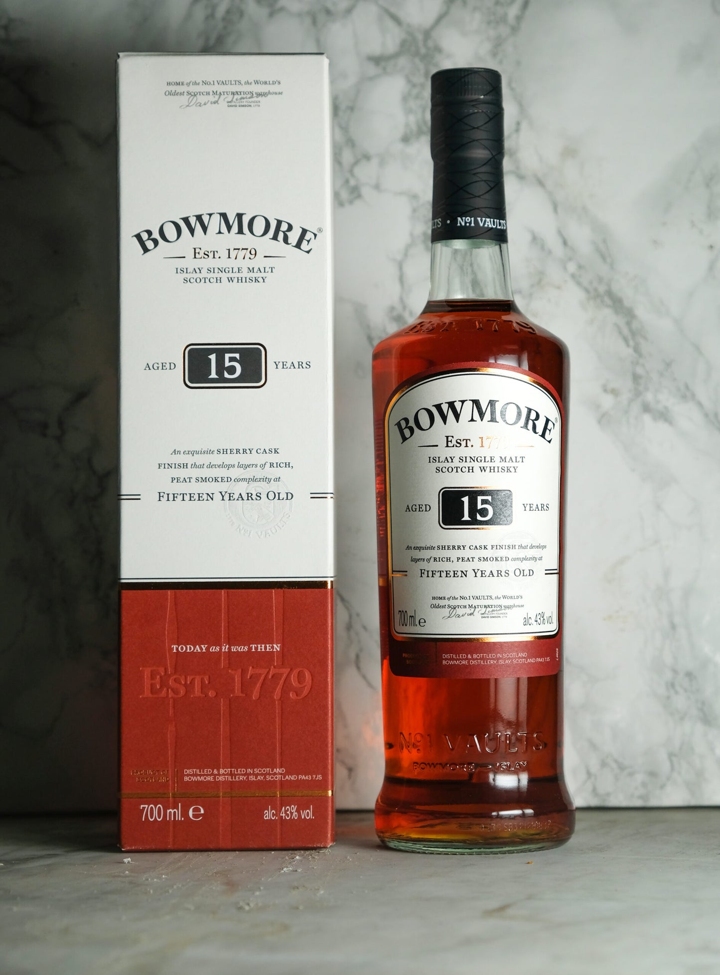 Bowmore 15 Year Old Single Malt Whisky  (70cl; 43%)